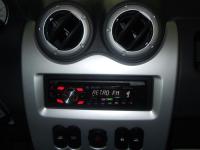 Фотография установки магнитолы Pioneer DEH-3300UB в Renault Sandero