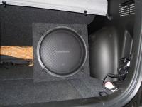 Установка сабвуфера Rockford Fosgate R1S412 в Suzuki Grand Vitara