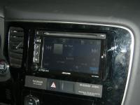 Фотография установки магнитолы Alpine IVE-W535BT в Mitsubishi Outlander III