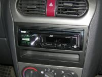 Фотография установки магнитолы JVC KD-R751E в Opel Corsa