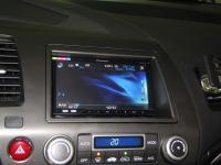 Фотография установки магнитолы Pioneer AVH-P4300DVD в Honda Civic 4D