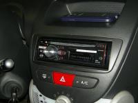 Фотография установки магнитолы Pioneer DEH-X8600BT в Peugeot 107