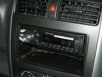 Фотография установки магнитолы Pioneer MVH-160UI в Suzuki Jimny