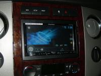 Фотография установки магнитолы Pioneer AVH-X4600DVD в Ford Expedition