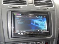 Фотография установки магнитолы Pioneer AVH-P4300DVD в Volkswagen Golf