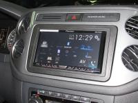 Фотография установки магнитолы Pioneer AVH-X8600BT в Volkswagen Tiguan