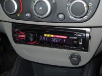 Фотография установки магнитолы Sony CDX-GT450U в Renault Fluence