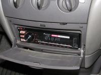 Фотография установки магнитолы Pioneer DEH-1700UBA в Toyota Prius
