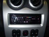 Фотография установки магнитолы Pioneer DEH-6310SD в Renault Sandero