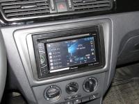 Фотография установки магнитолы Pioneer AVH-X2600BT в Skoda Rapid