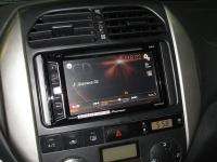 Фотография установки магнитолы Pioneer AVH-X1700DVD в Toyota RAV4