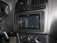 Фотография установки магнитолы Pioneer MVH-AV270BT в Volkswagen Polo V