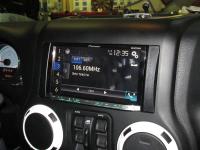 Фотография установки магнитолы Pioneer AVH-X8700BT в Jeep Wrangler III JK