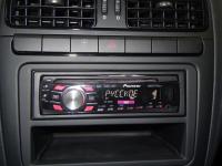 Фотография установки магнитолы Pioneer DEH-2300UB в Volkswagen Polo V