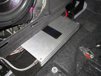 Установка усилителя Soundstream TN5.950D в Audi Q5