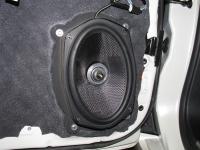 Установка сабвуфера CDT Audio ES-0690CF Sub GOLD в Toyota Land Cruiser 200