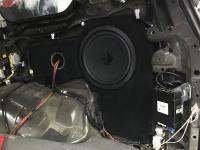 Установка сабвуфера Helix K 10S в Toyota Land Cruiser 200