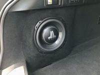 Установка сабвуфера JL Audio 10TW3-D4 в Land Rover Range Rover Velar