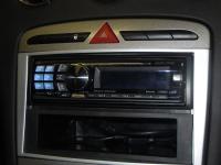 Фотография установки магнитолы Alpine CDA-117Ri в Peugeot 308