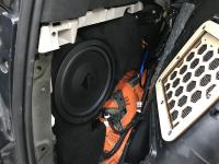 Установка сабвуфера Helix IK S10 SVC2 в Toyota Land Cruiser 150