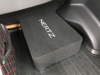 Установка сабвуфера Hertz CBA 250 в Toyota RAV4.5