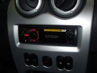 Фотография установки магнитолы Sony DSX-S200X в Renault Sandero