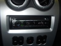 Фотография установки магнитолы Sony CDX-GT427UE в Renault Sandero