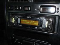 Фотография установки магнитолы Clarion DXZ785USB в Toyota Carina