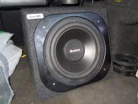Установка сабвуфера Boston Acoustics G212-4 box в Mercedes C class
