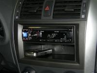 Фотография установки магнитолы Alpine CDE-133BT в Toyota Corolla X