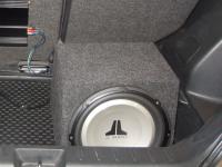 Установка сабвуфера JL Audio 12W1v2-8 в Nissan Note