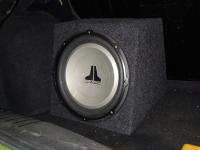 Установка сабвуфера JL Audio 12W1v2-4 в Ford Fiesta