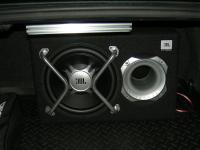 Установка сабвуфера JBL GT5-1204BR в Volkswagen Passat B7