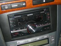 Фотография установки магнитолы Kenwood DPX305U в Toyota Avensis