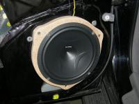 Установка акустики Hertz EV 165.5 в Toyota Land Cruiser 100
