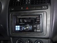 Фотография установки магнитолы Alpine CDE-W203Ri в Volkswagen Polo V