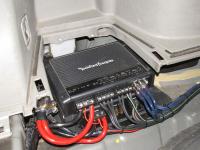 Установка усилителя Rockford Fosgate R400-4D в Nissan X-Trail (T30)
