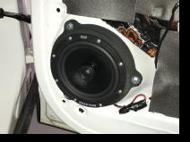 Установка   в Geely Okavango