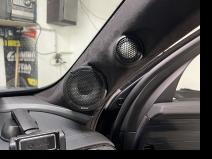 Установка   в Geely Monjaro