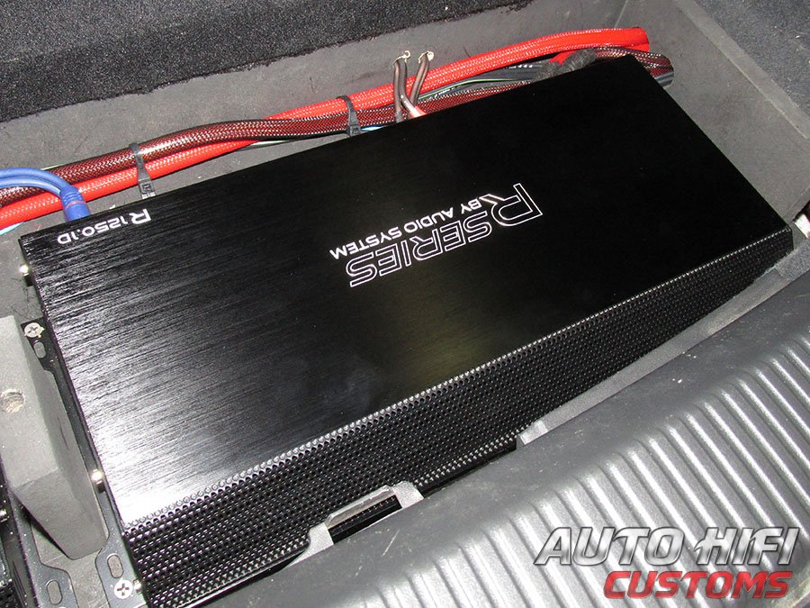 Установка усилителя Audio System R 1250.1 D в Audi A3 (8P)