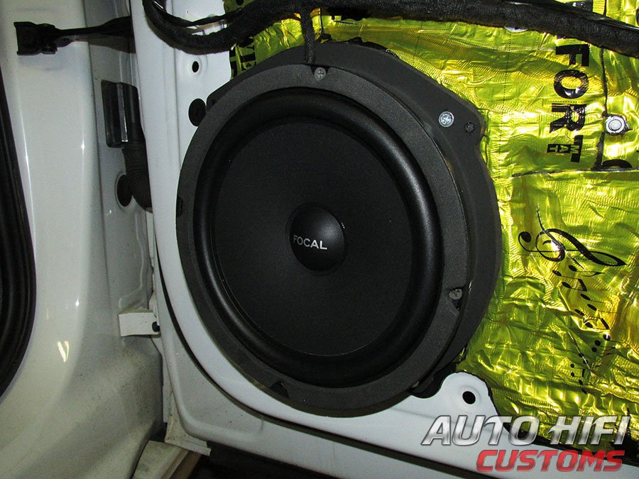 Установка акустики Focal Universal ISU200 в Audi A6 (C7)