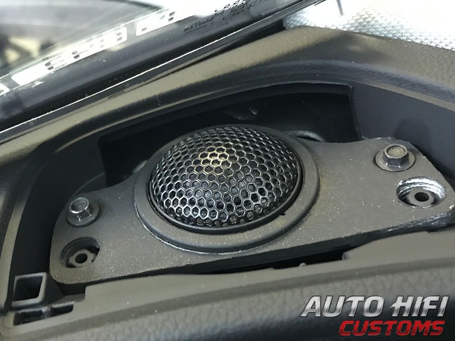Установка акустики Eton POW 200.2 Compression в Audi A6 (C7)