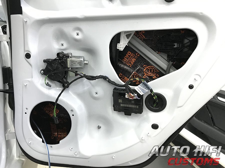 Установка шумоизоляции Comfort Mat Dark D2 в Audi A3 (8V)