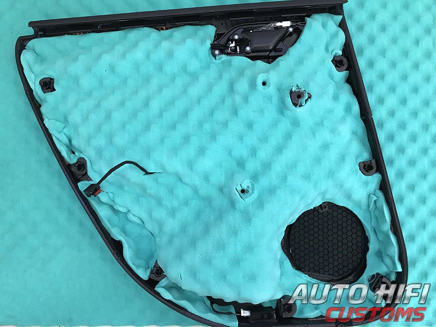 Установка шумоизоляции Comfort Mat Dark D2 в Audi 
