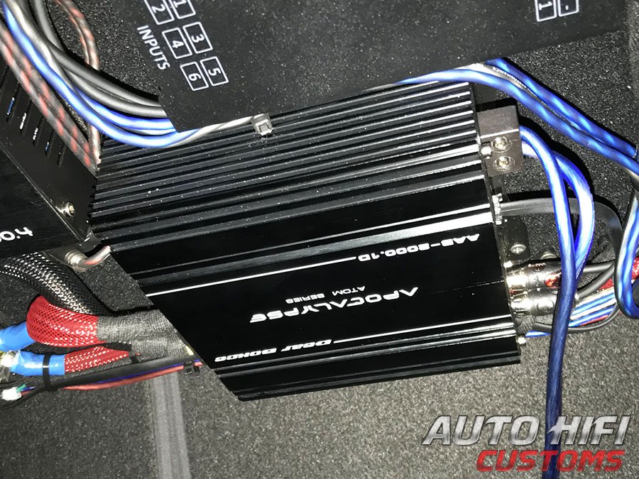 Установка усилителя Deaf Bonce Apocalypse AAB-2000.1D Atom в Audi A3 (8V)