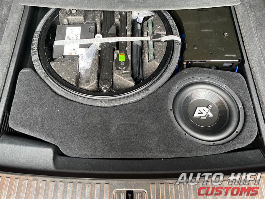 Установка сабвуфера ESX SX1040 в Audi Q8