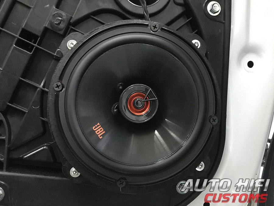 Установка акустики JBL Club 620F в KIA Sportage IV (QL)