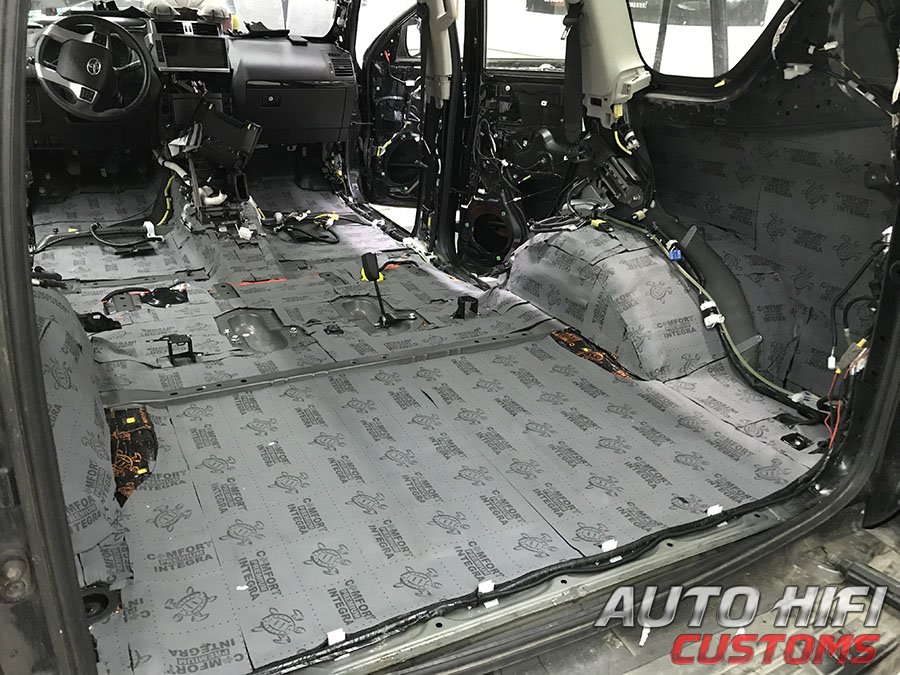 Установка шумоизоляции Comfort Mat Dark D3 в Toyota Land Cruiser 150