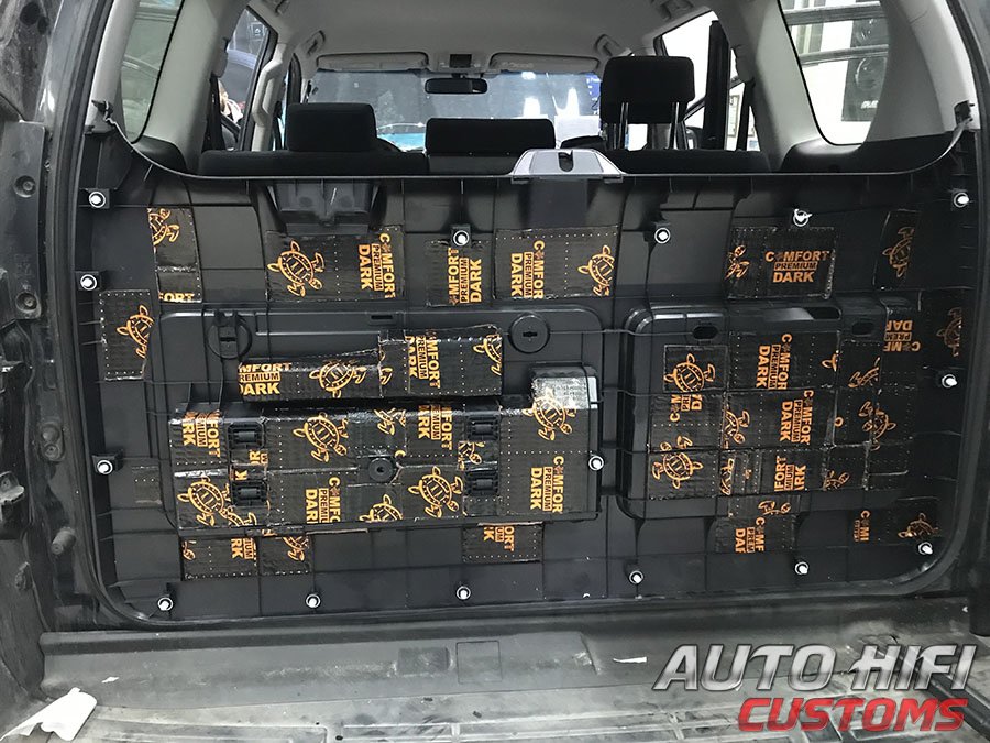 Установка шумоизоляции Comfort Mat Dark D2 в Toyota Land Cruiser 150