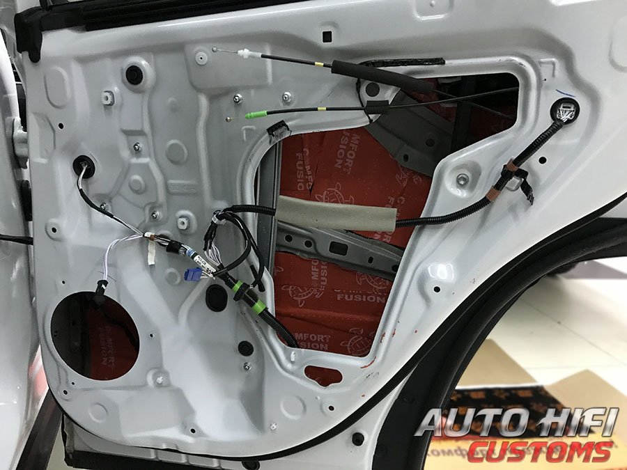 Установка шумоизоляции Comfort Mat Dark D2 в Toyota RAV4.5